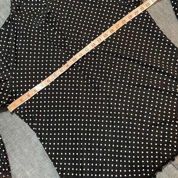 Liz Claiborne tunic LG, polkadot with trim at bottom hem (23-127) - Picture 8 of 11